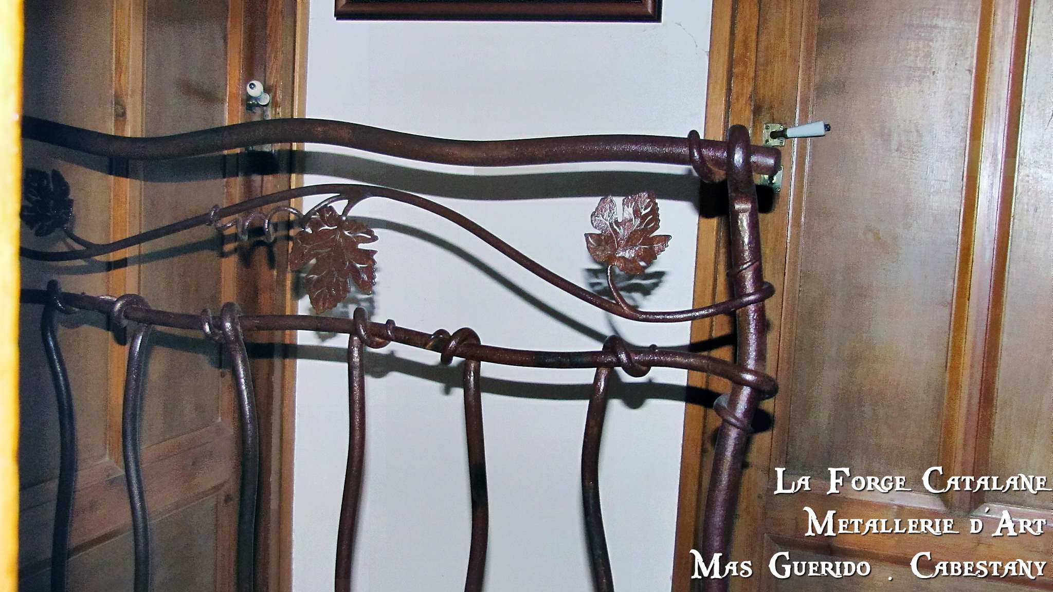 garde corps vegetal ouvrage barreaux tordus forge catalane 3.jpg